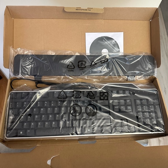 Dell KB813 smart card keyboard - Picture 1 of 3